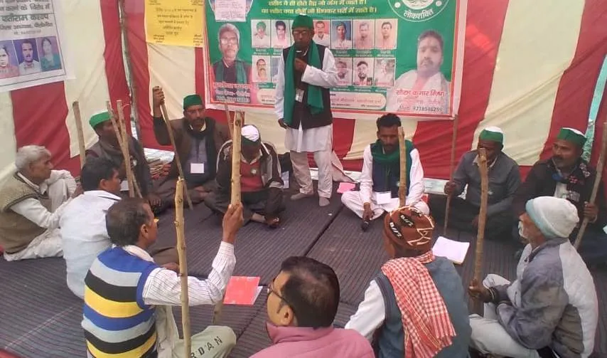 व्यापारियों ने बजाए पीपे, अब किसान नेता बोले- कुंभकरण की नींद  सो रहा पीलीभीत प्रशासन 