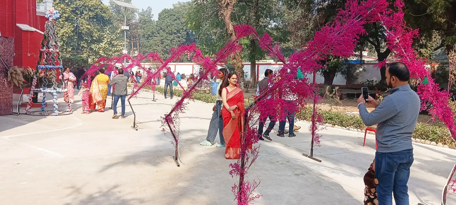 शाहजहांपुर: गोविंदगंज गिरिजाघर में श्रद्धा और उल्लास के साथ मनाया गया क्रिसमस-डे