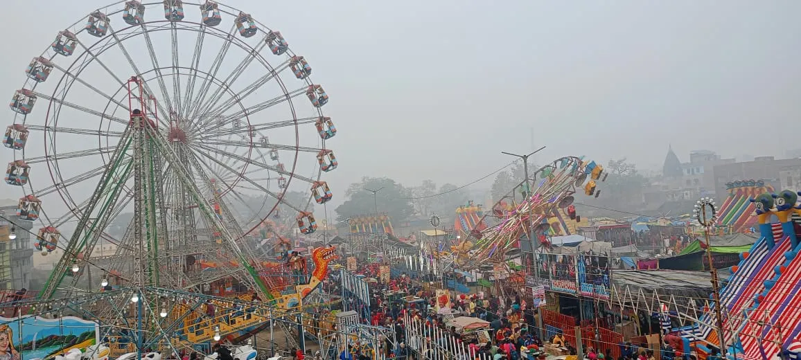 कासगंज: मेला मार्गशीर्ष में उमड़ी भीड़, मनोरंजन केंद्रों पर उठाया लुत्फ 