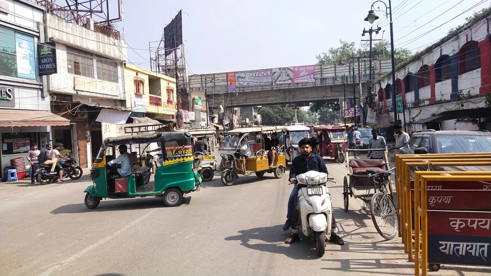 बरेली: शहर के प्रमुख चौराहों पर डिवाइडर जनता के लिए बने मुसीबत, जाम की बन रहे वजह