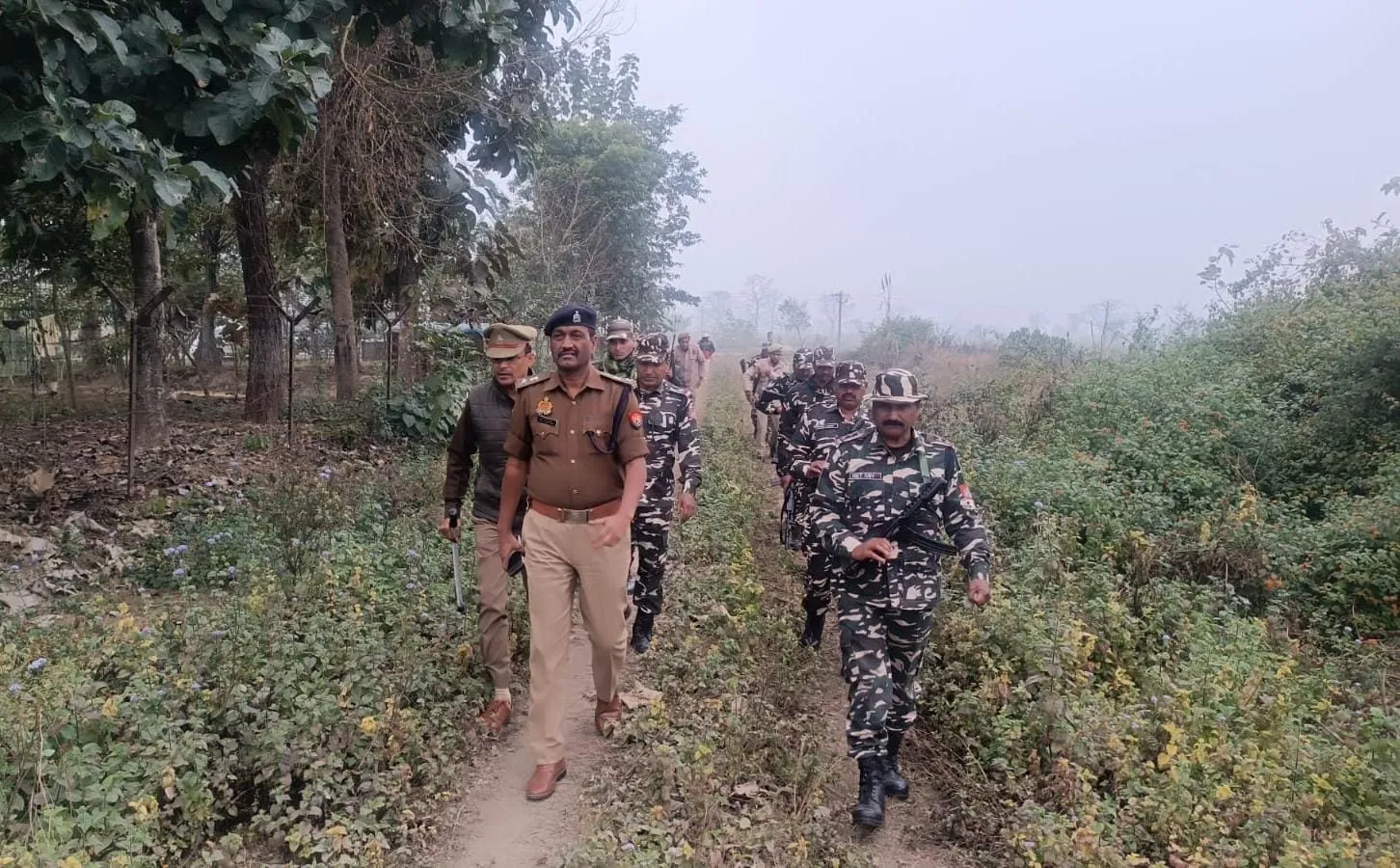 पीलीभीत :नए साल के जश्न की तैयारियों के बीच इंडो-नेपाल बॉर्डर पर चौकसी बढ़ी, अफसरों ने परखे हालात