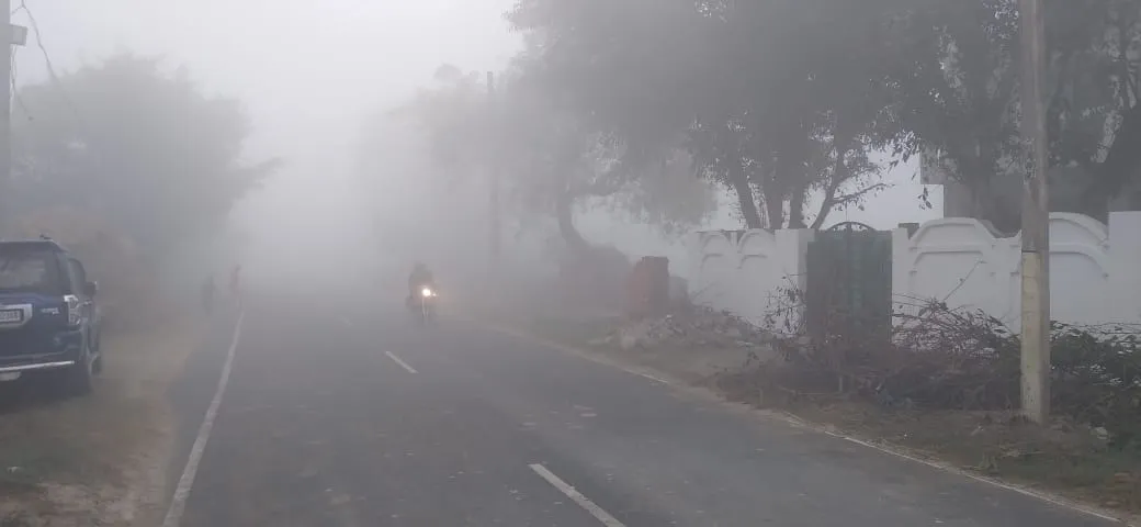 कासगंज: सर्दी का सितम...लुढ़कता ही जा रहा है पारा, गलन भरी हवाओं से बढ़ रही ठिठुरन से लोग परेशान