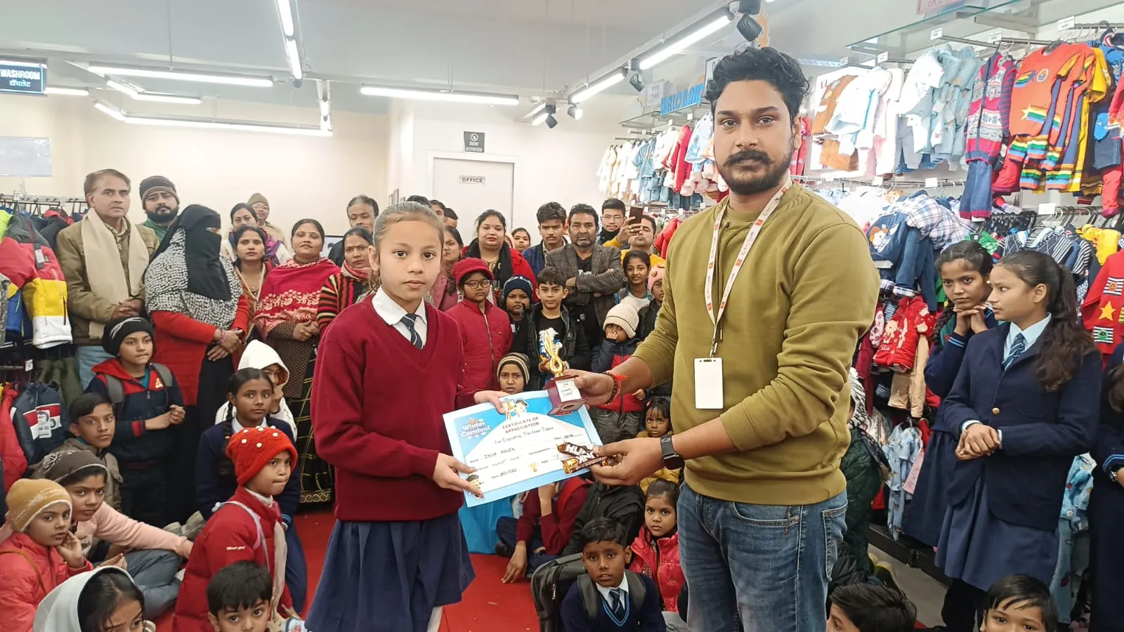 कासगंज: विद्यार्थियों ने किया गया अपनी प्रतिभा का प्रदर्शन, मिला सम्मान 