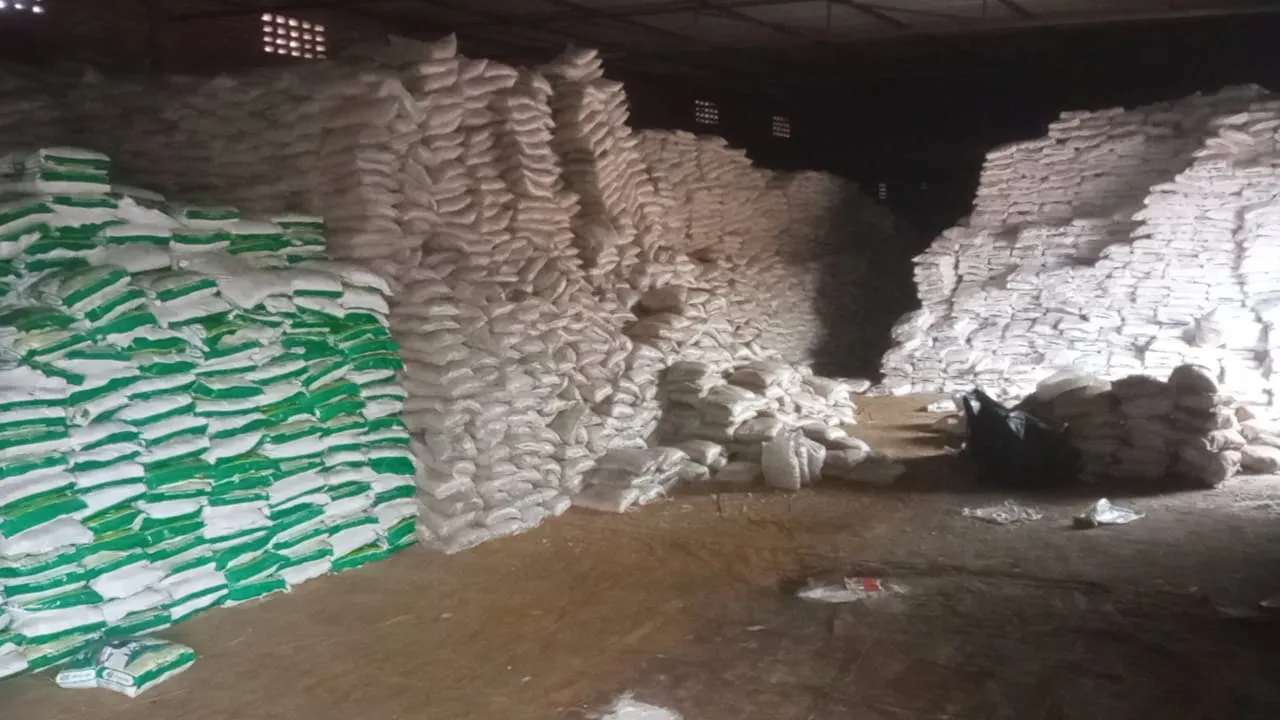 शाहजहांपुर: शहर में टाटा नाम से बेचा जा रहा नकली नमक, 1.32 लाख पैकेट बरामद 