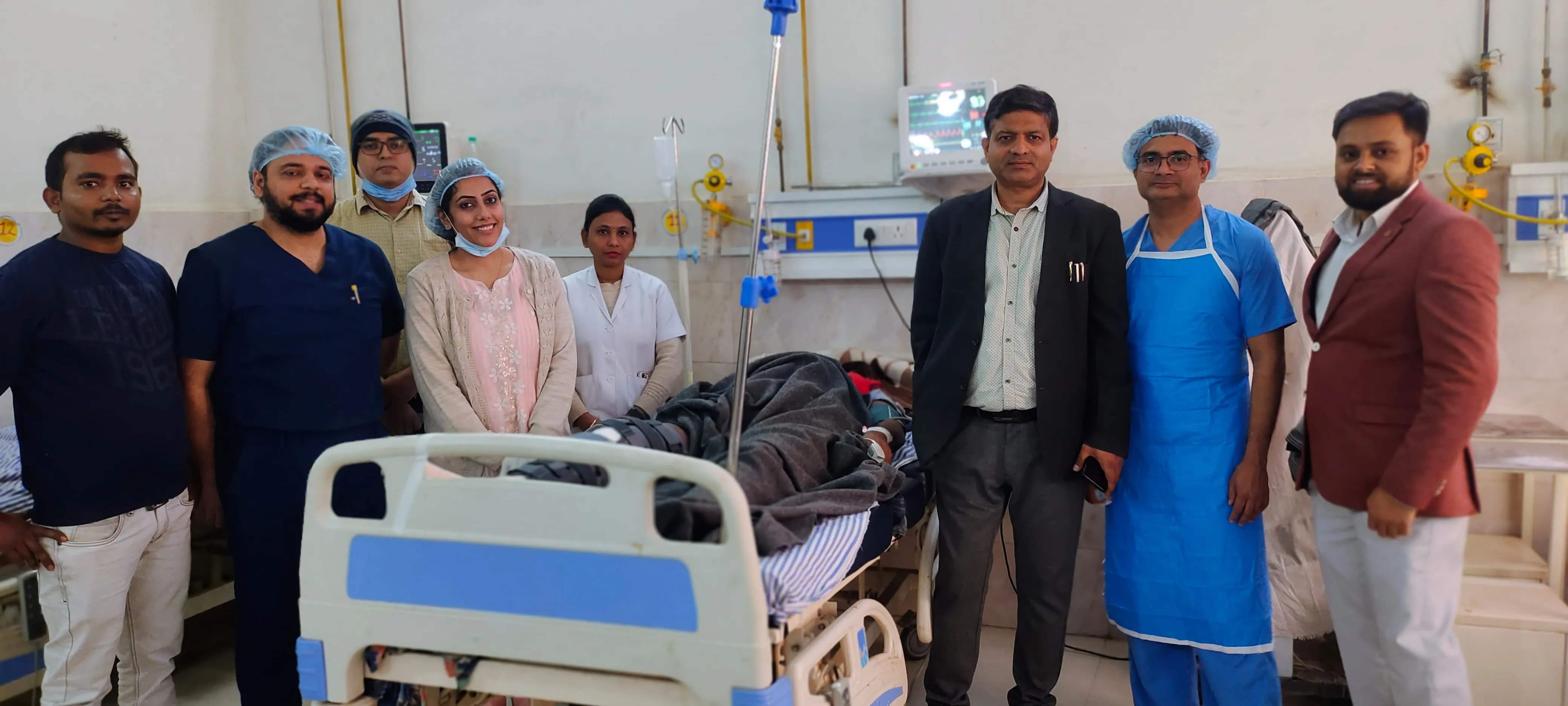 मीरजापुर मंडलीय अस्पताल में ऑर्थो की अबतक की सबसे बड़ी सर्जरी, knee transplant surgery से मिली मरीज को राहत  