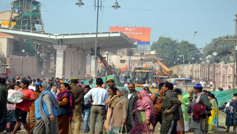 अयोध्या रामनगरी में आतुरता और आस्था का संगम, कई प्रांतों के पहुंच रहे लोग (1)