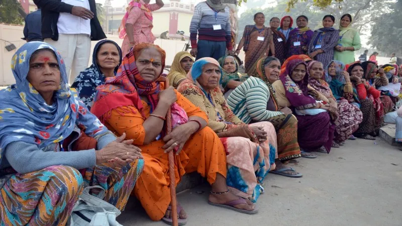 अयोध्या रामनगरी में आतुरता और आस्था का संगम, कई प्रांतों के पहुंच रहे लोग (2)