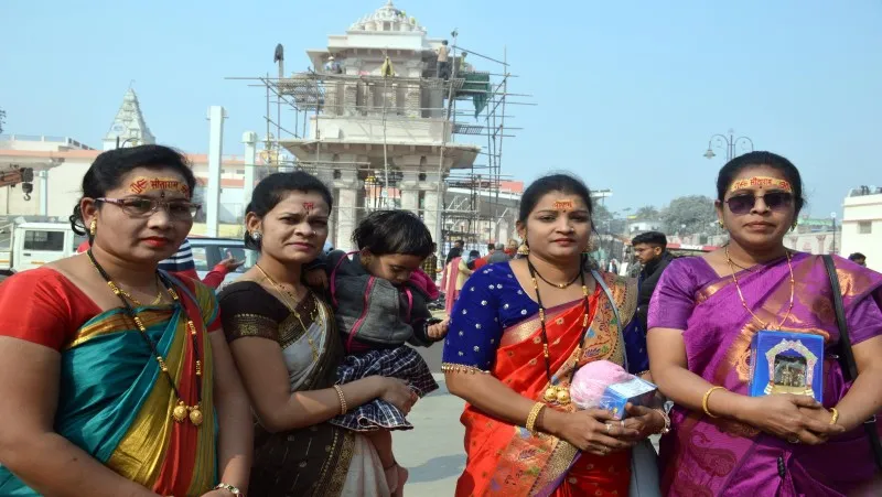 अयोध्या रामनगरी में आतुरता और आस्था का संगम, कई प्रांतों के पहुंच रहे लोग (3)