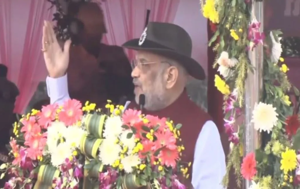 BSF के 59वें स्थापना दिवस पर अमित शाह ने कहा- पाकिस्तान और बांग्लादेश की सीमाओं पर घुसपैठ संभावित खुली जगहों को अगले... 