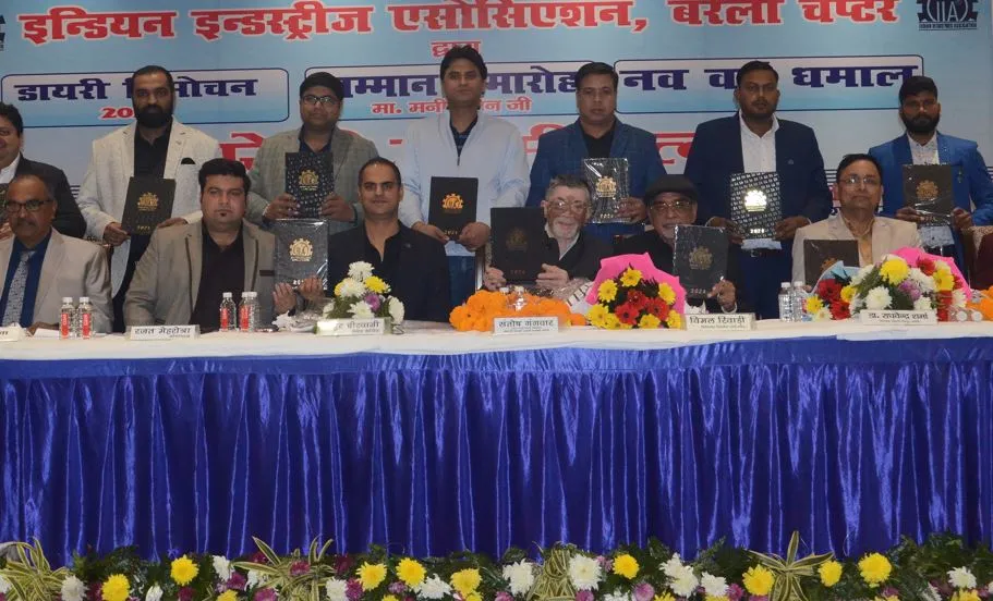 बरेली: आप भी करें, सरकार भी सकारात्मक होकर कर रही काम: संतोष गंगवार
