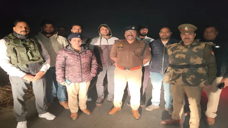 आगरा में लुटेरों और पुलिस में मुठभेड़, लुटेरे के पैर में लगी गोली