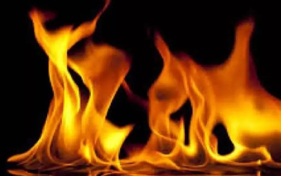 लखीमपुर-खीरी: जमीन में बिछे पियाल के पास रखी मोमबत्ती से लगी आग, मासूम की जलकर मौत 