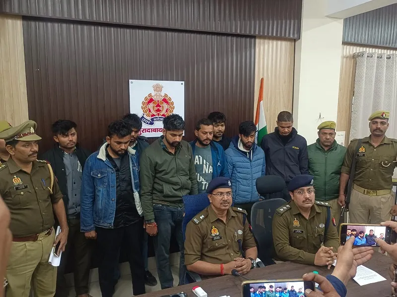 मुरादाबाद : हिमगिरी कॉलोनी में फायरिंग व बमबाजी में दरोगा के बेटे समेत आठ गिरफ्तार