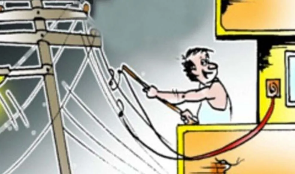 बरेली: बिजली चोरी का वीडियो वायरल, अवर अभियंता पर आरोप