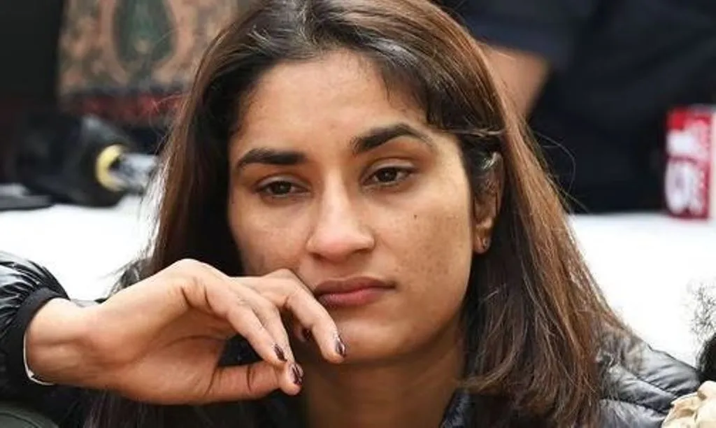मेडल लौटाने जा रहीं विनेश फोगाट को पुलिस ने PMO जाने से रोका, रेसलर ने कर्तव्य पथ पर छोड़ा अपना अवॉर्ड