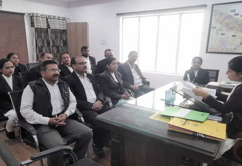 मुरादाबाद : कचहरी में रजिस्ट्री कार्यालय लाने को एडीएम से मिले अधिवक्ता