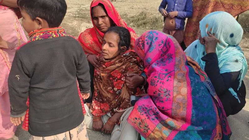 Kannauj Crime: फंदे पर लटकता मिला युवक का शव, परिजनों ने हत्या का आरोप लगाकर किया हंगामा