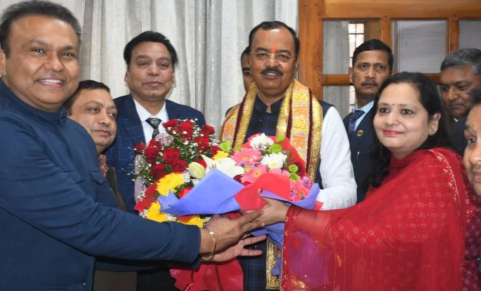 बरेली: जनप्रतिनिधियों के घर पहुंचे डिप्टी सीएम केशव प्रसाद मौर्य, कार्यकर्ताओं को लोकसभा चुनाव में जुटने के लिए किया प्रेरित 