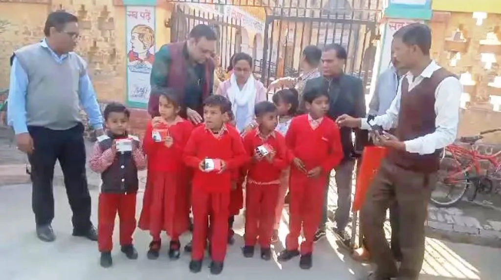 बरेली: अंतरराष्ट्रीय दिव्यांग दिवस पर लाभार्थियों को बांटे जरूरी उपकरण