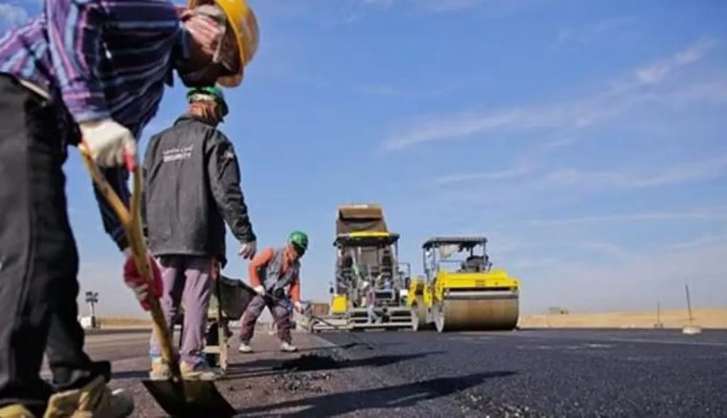 बरेली: फर्म ने सड़कों का ठेका लेने के लिए रकम में किया खेल, दूसरे ठेकेदारों का हंगामा