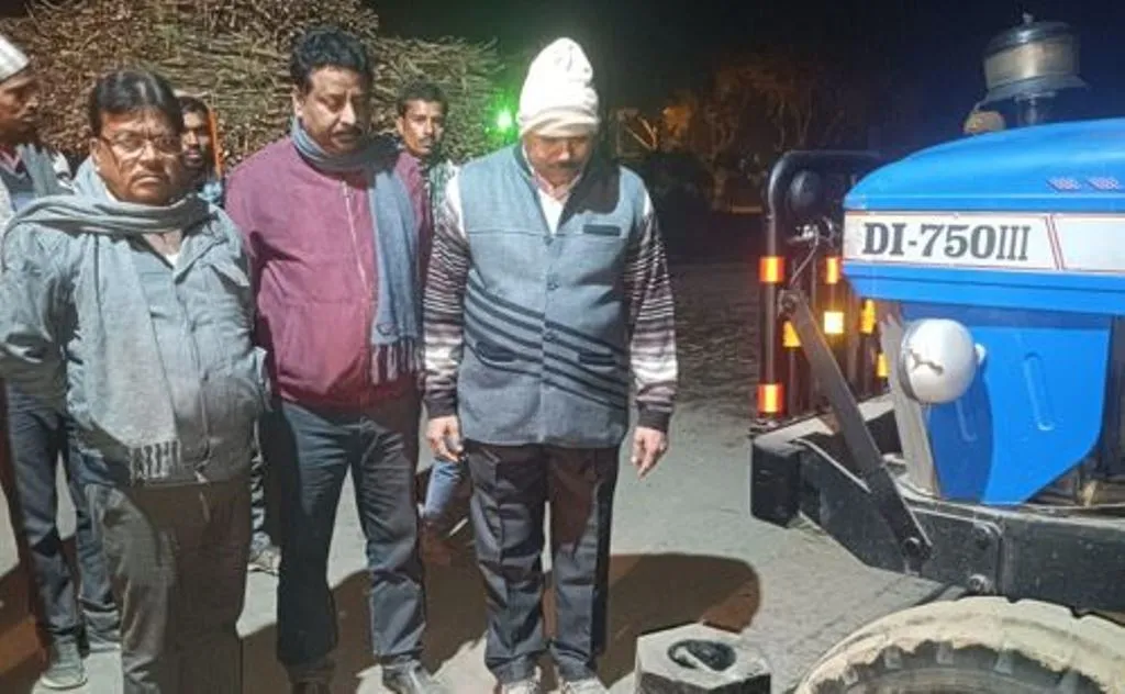 पीलीभीत: देर रात चीनी मिल पहुंचे अधिकारी और कराई कांटा-बांट की जांच, अन्य व्यवस्थाएं भी कीं चेक