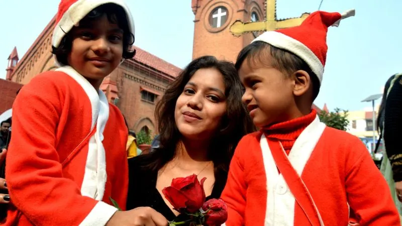 Christmas Day 2023: यीशू जन्म पर चर्चों में बज उठीं घंटियां… गूंजा मैरी क्रिसमस गीत