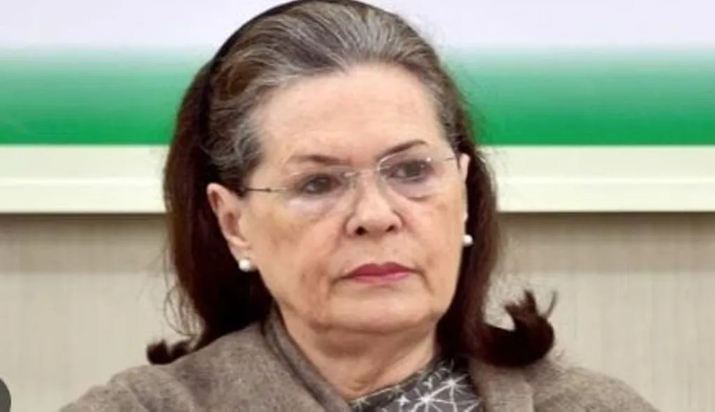 सांसदों के निलंबन पर सोनिया गांधी का आरोप, लोकतंत्र का गला घोंट रही है सरकार 