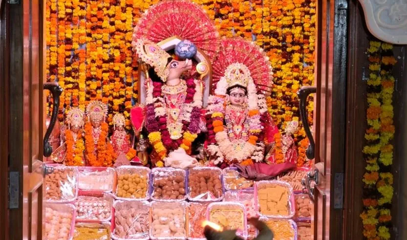 कासगंज: तीर्थ नगरी में निकाली गई श्याम वराह की शोभायात्रा, जगह-जगह श्रद्धालुओं ने पुष्प वर्षा कर किया स्वागत