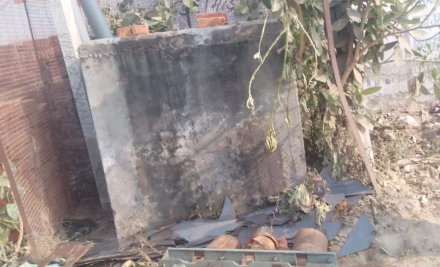 बरेली: लाल फाटक के पास ट्रांसफार्मर से तेल चोरी, बिजली गुल