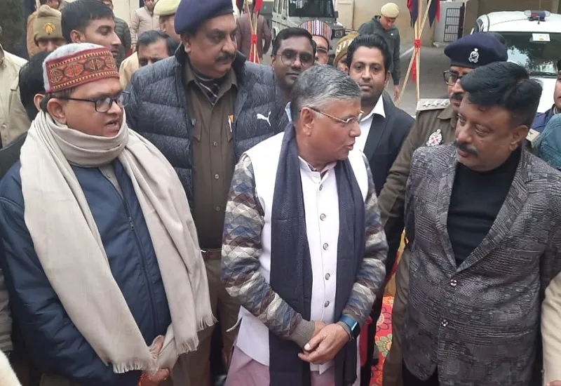 मुरादाबाद : जुर्माना न जमा कर पाने वाले निरुद्ध पांच बंदियों को मंत्री ने कराया रिहा, नव वर्ष की दीं शुभकामनाएं 