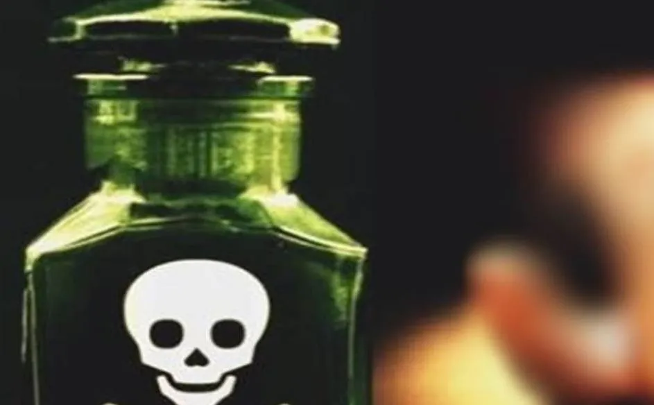 संभल: परिजनों ने प्रेमी संग देखा तो युवती ने खाया जहरीला पदार्थ, हालत गंभीर