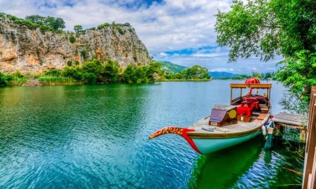 Honeymoon Destinations: हनीमून की कर रहे हैं प्लानिंग, कम बजट में इन खूबसूरत देशों की करें सैर 