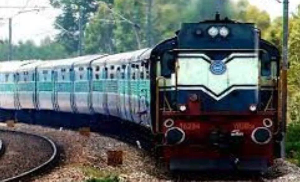 बरेली: कोच कम कर दिया जख्म, रेल को सिर्फ आमदनी की परवाह