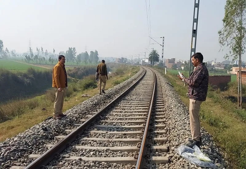 रामपुर : जन शताब्दी एक्सप्रेस ट्रेन की चपेट में आने से युवक की मौत, नहीं हुई शव की शिनाख्त 