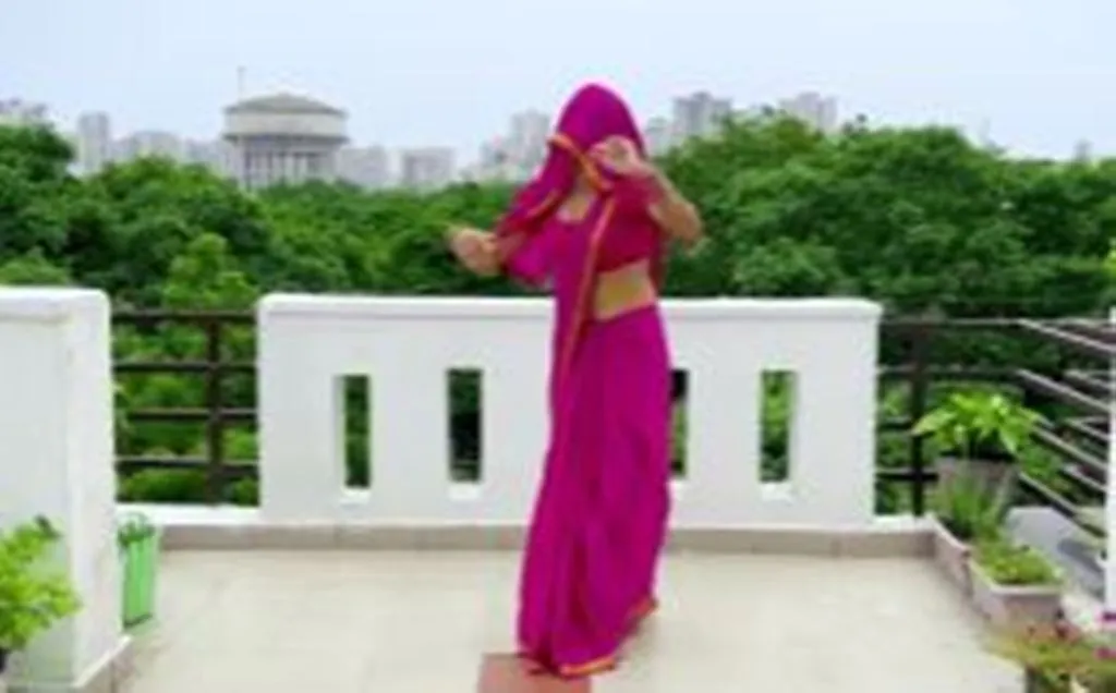  VIRAL DANCE VIDEO: भाभी ने हरियाणवी गाने हत्थे का नल बालमा पर जमकर लगाए ठुमके, डांस मूव्स देख यूजर्स का मचला दिल