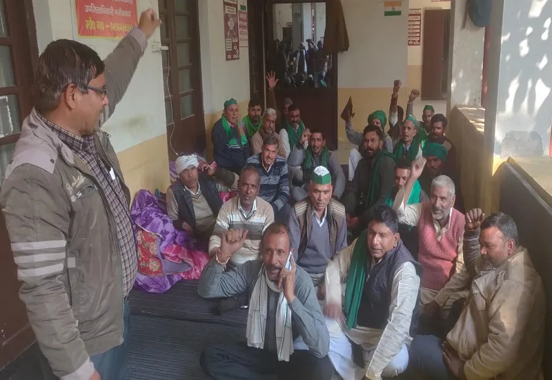 बिजनौर :  भ्रष्टाचार को लेकर किसानों का धरना-प्रदर्शन चौथे दिन भी जारी