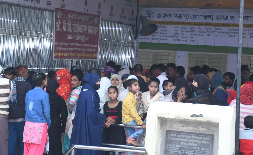 बरेली: मौसम में हो रहा बदलाव, ओपीडी में बढ़े बुखार और निमोनिया के रोगी
