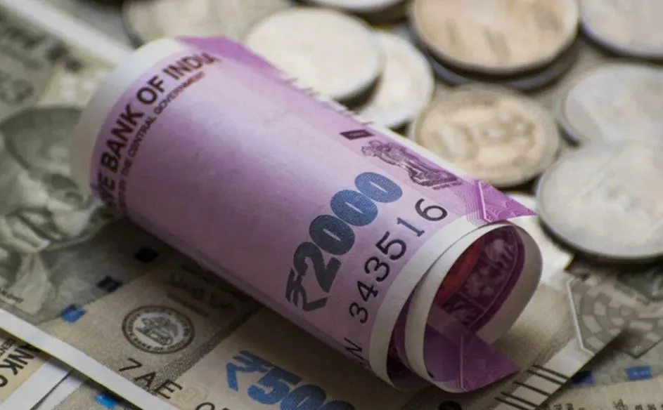 रुपया शुरुआती कारोबार में चार पैसे की बढ़त के साथ 83.14 प्रति डॉलर पर पहुंचा 