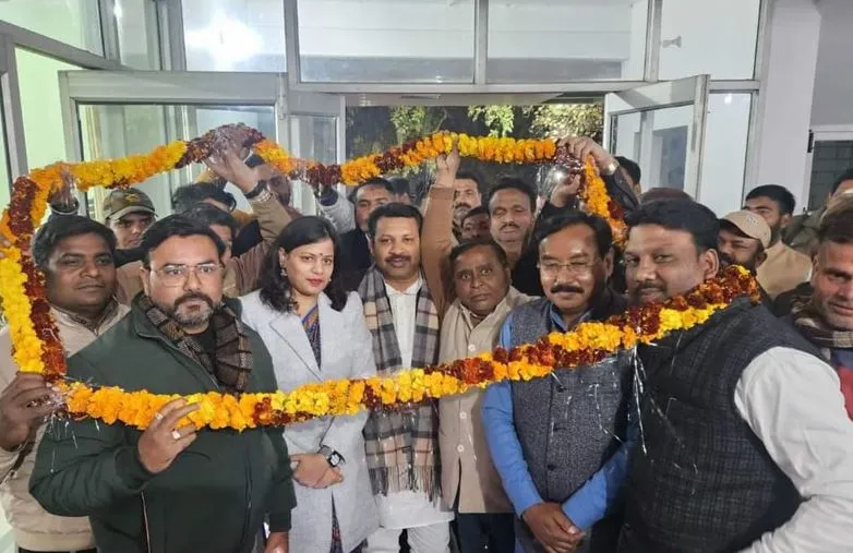 पीलीभीत: राज्यमंत्री बोले - बेघर को छोड़ अन्य अवैध कब्जेदारों से मुक्त कराएं सार्वजनिक भूमि, सफाई कर्मियों का भी दुखड़ा सुन दिया आश्वासन