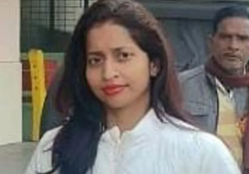 बरेली: फरीदपुर तहसील में महिला क्लर्क ने दूध में मिलाकर पिया जहर, मौत