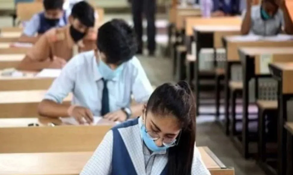 यूपी बोर्ड: दो महीने बाद परीक्षा, अधूरे पाठ्यक्रम से छात्रों की बढ़ी चिंता