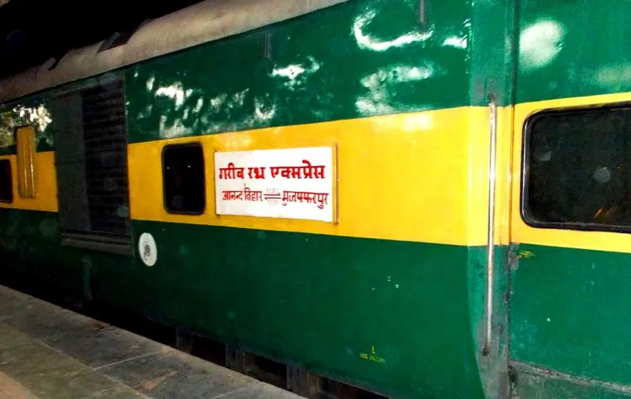 बरेली: गरीबरथ एक्सप्रेस का इंजन फेल, जंक्शन पर इंतजार करते रहे यात्री