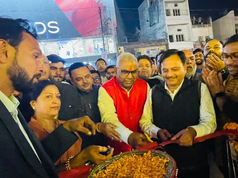 अमरोहा : पालिकाध्यक्ष व जिलाधिकारी ने किया अहिंसा पथ का उद्घाटन