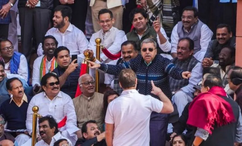 संसद परिसर में उपराष्ट्रपति की नकल उतारने के मामले में TMC सांसद के खिलाफ पुलिस में शिकायत 