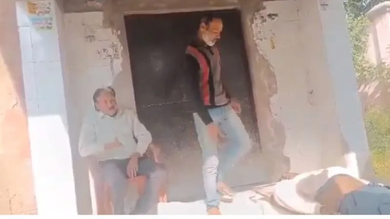 Fatehpur News: यहां लाश की लगती बोली… पैसे मांगने का वीडियो सोशल मीडिया पर हो रहा वायरल, देखें- VIDEO