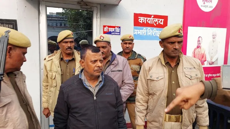 Farrukhabad News: DPRO विभाग का लेखाकार 10 हजार रुपये रिश्वत लेते रंगेहाथ गिरफ्तार, एंटी करप्शन टीम ने पकड़ा