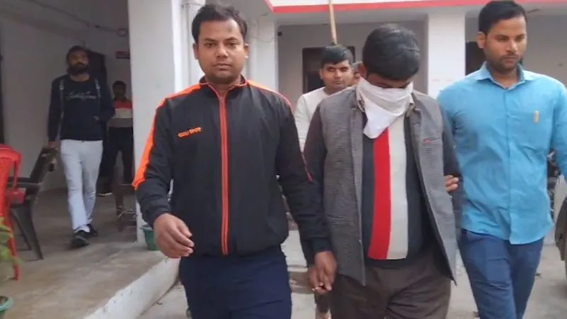 बांदा ARM को एंटी करप्शन टीम ने 11 हजार की रिश्वत लेते पकड़ा… विवादों से रहा पुराना नाता, संविदा ड्राइवर ने की थी आत्महत्या