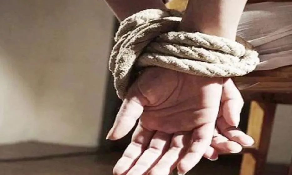 लखीमपुर-खीरी: गन्ना लेकर जा रहे युवक को बनाया बंधक, ट्रैक्टर-ट्रॉली लेकर बदमाश फरार