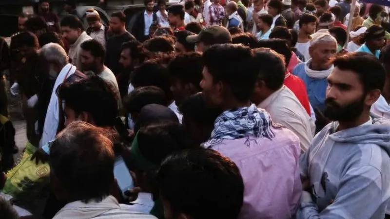 Banda Accident: डंपर से कुचलकर महिला की मौत, हादसे के बाद गुस्साए परिजनों ने लगाया जाम
