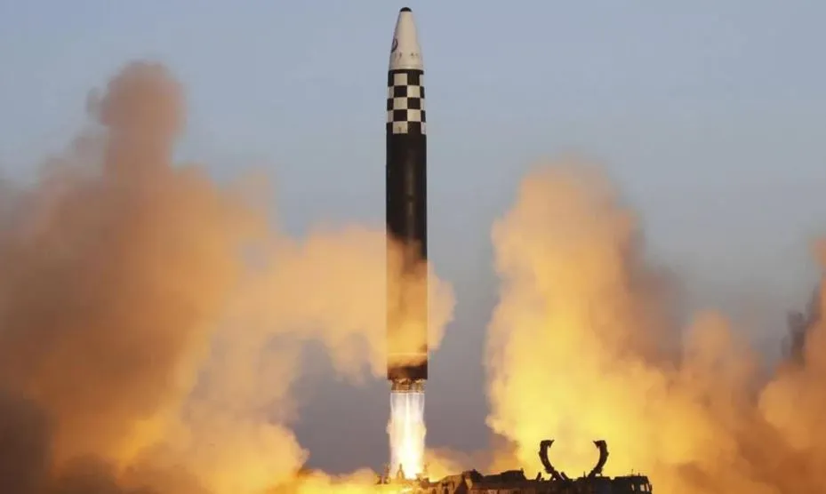 दक्षिण कोरिया का दावा, उत्तर कोरिया ने समुद्र में दागी लंबी दूरी की बैलिस्टिक मिसाइल